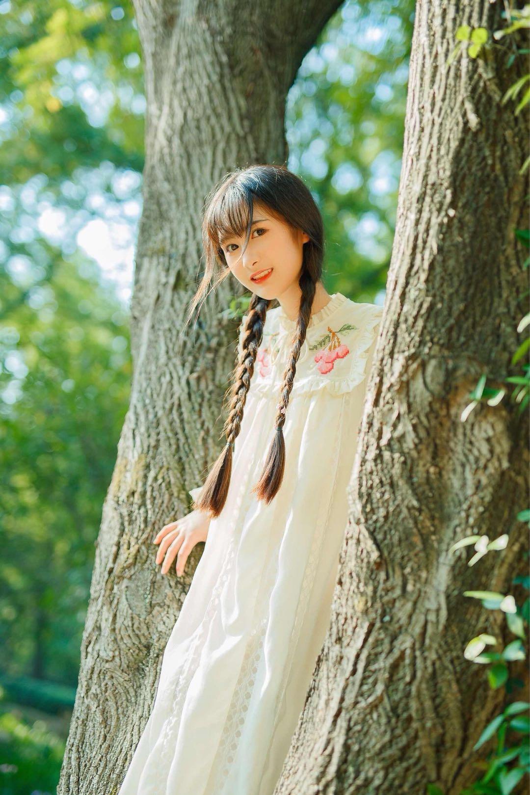 拍摄单人照最实用的8个姿势,简约不做作,拍照很好看