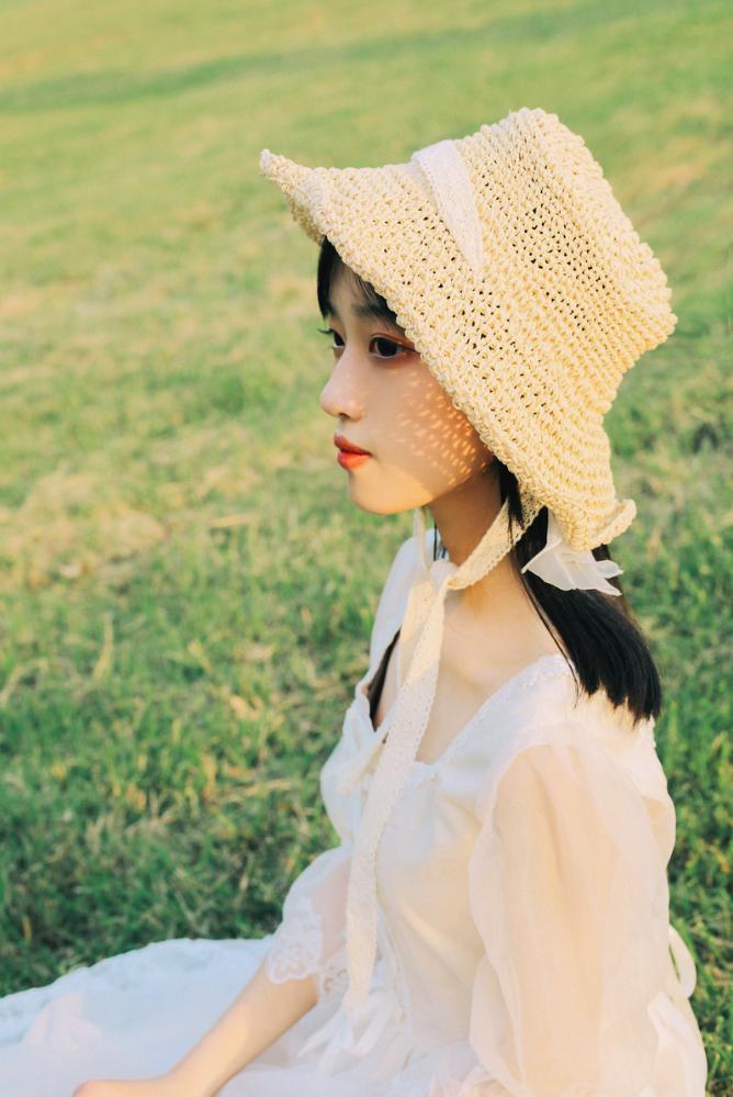 草地拍照,学会这些拍照技巧,草地拍照也超好看