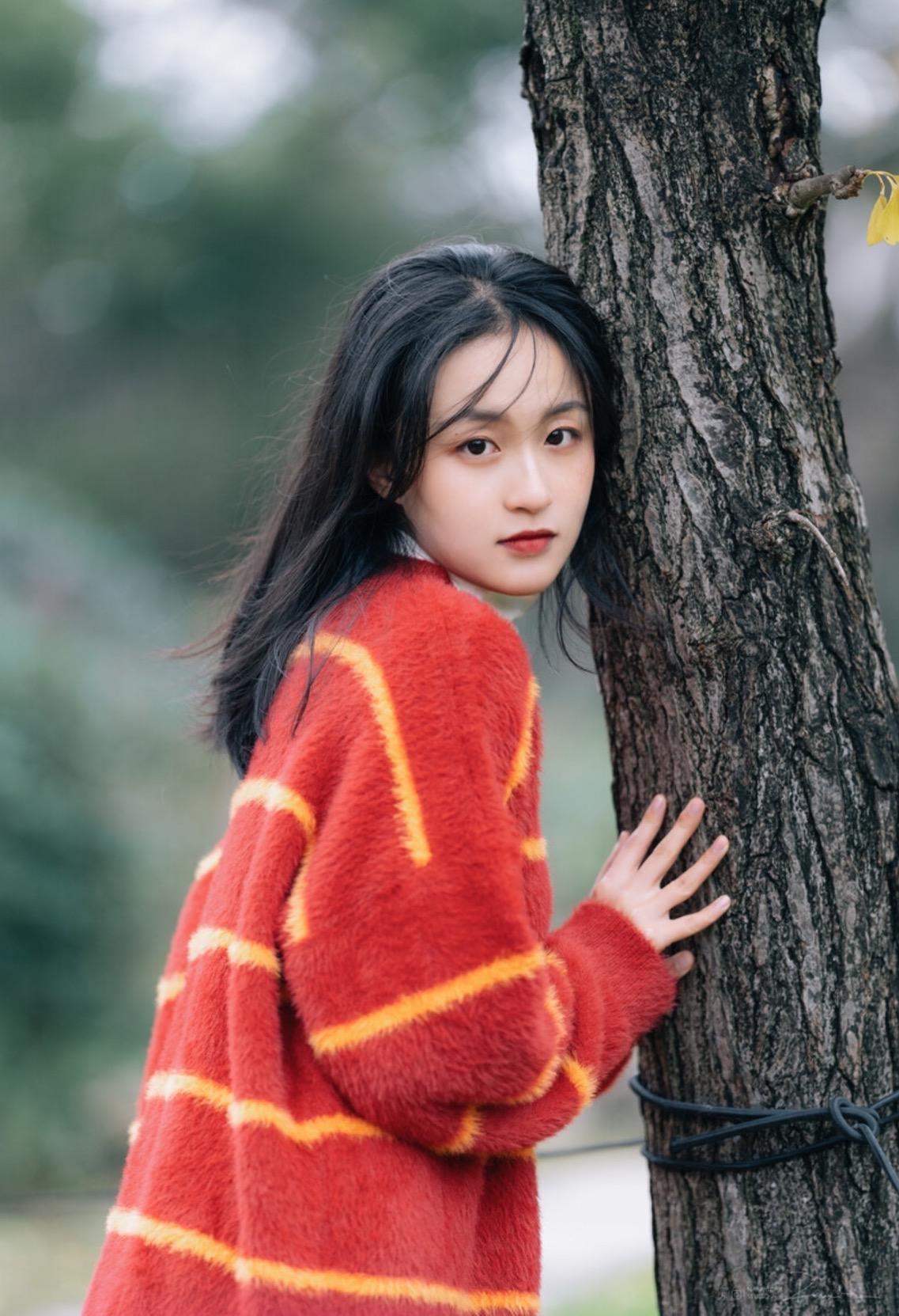 如何拍一张自然好看的照片?从表情再到姿势,这些技巧告诉你