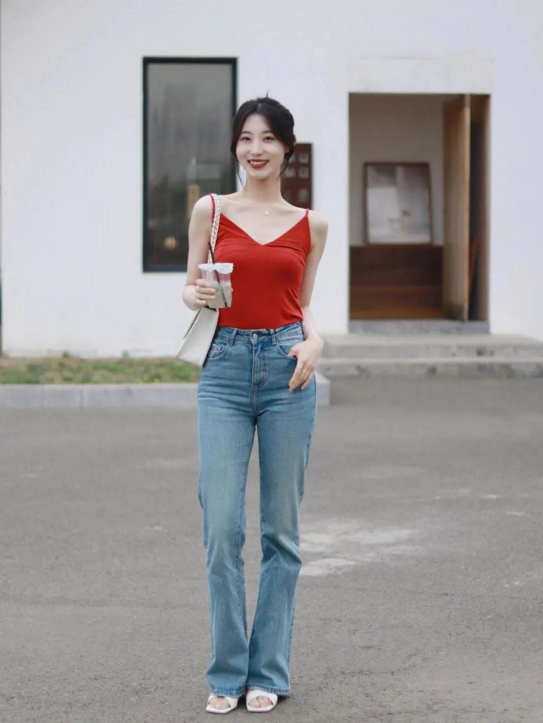 牛仔裤拍照,这样拍,照片时尚漂亮,身材好、气质佳
