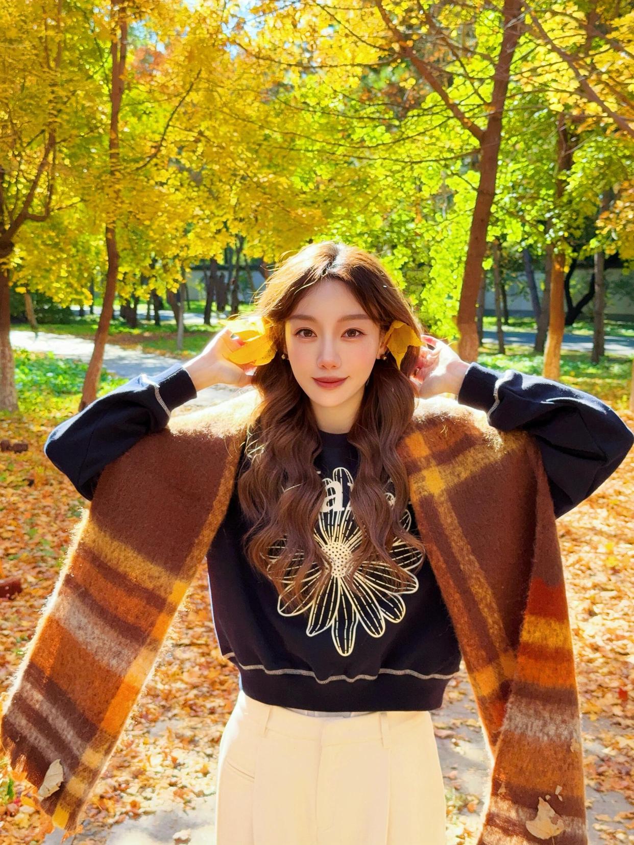 秋天落叶拍照姿势,7个姿势跟着学,拍出秋日氛围感,出片好看