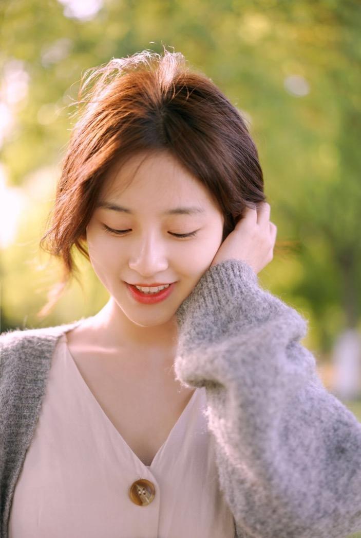 女生通用的9个拍照姿势,旅行时照着拍,让你拒接拍照尴尬