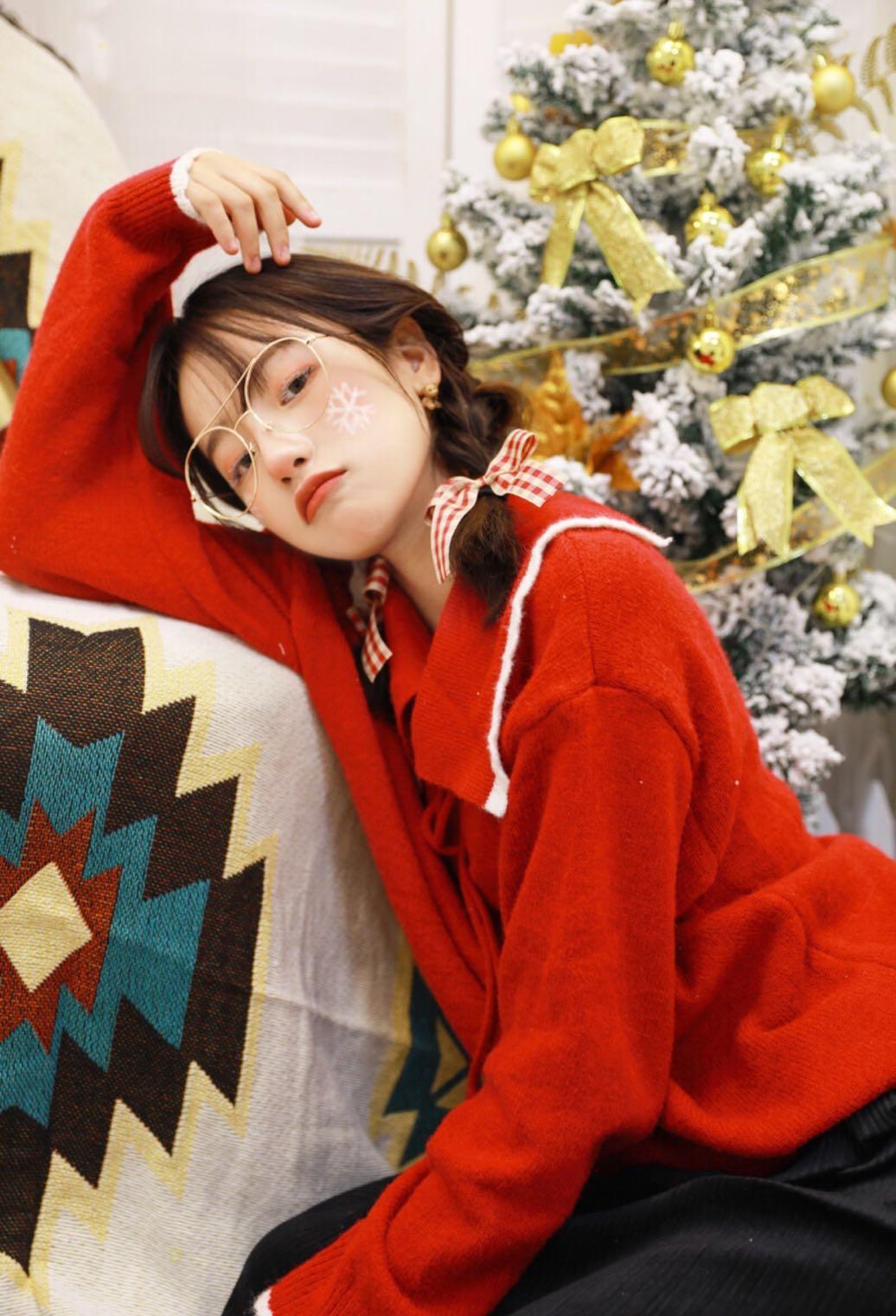 背景简单就用姿势加分,7个姿势学起来,简单的背景也能拍美照