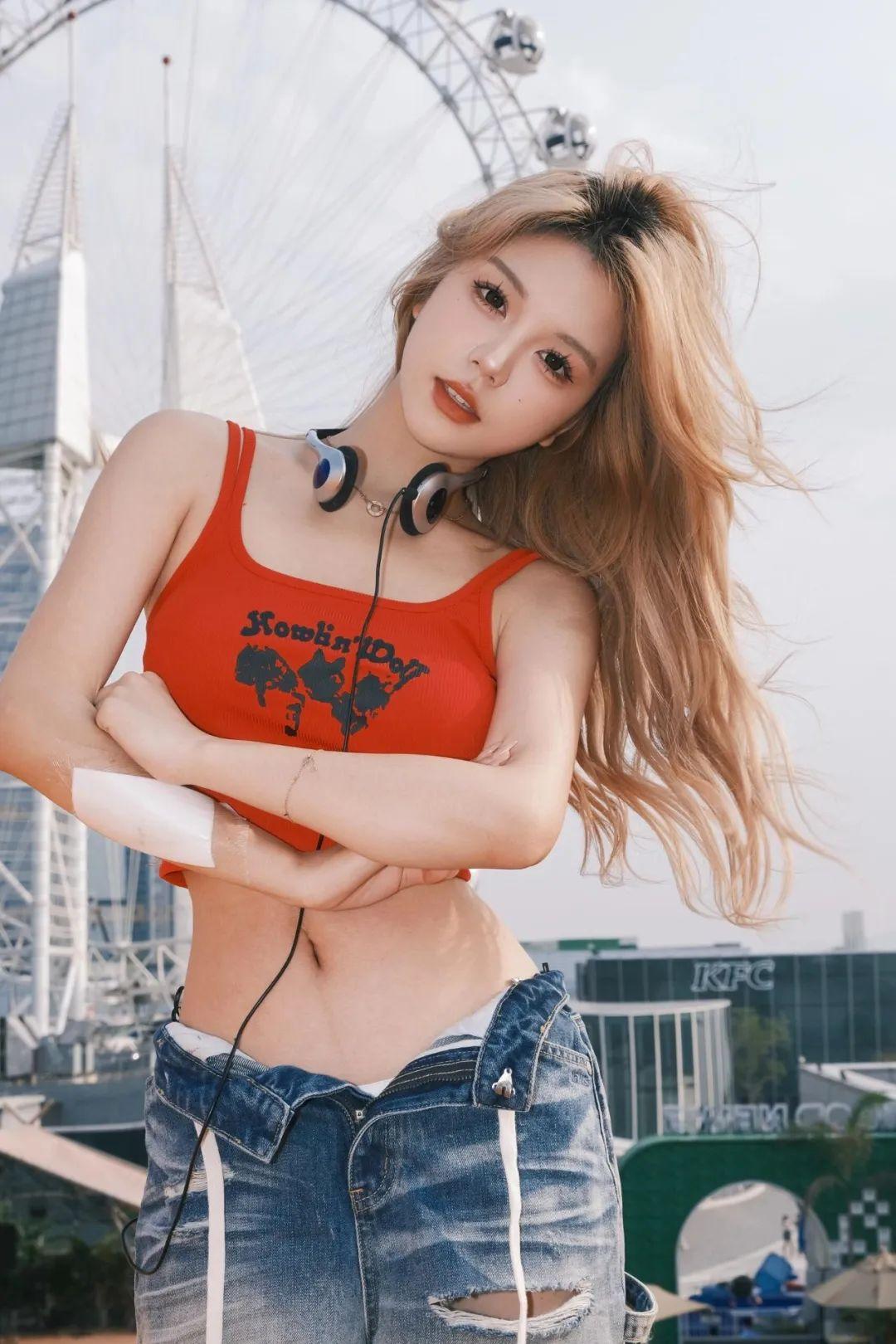 牛仔裤拍照,9个姿势,动作越大越好看,上镜漂亮又出片