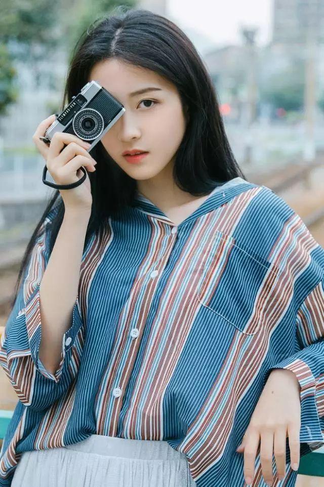 拍照手不知如何放,以下10种摆法,爱拍美照的小姐姐可以参考