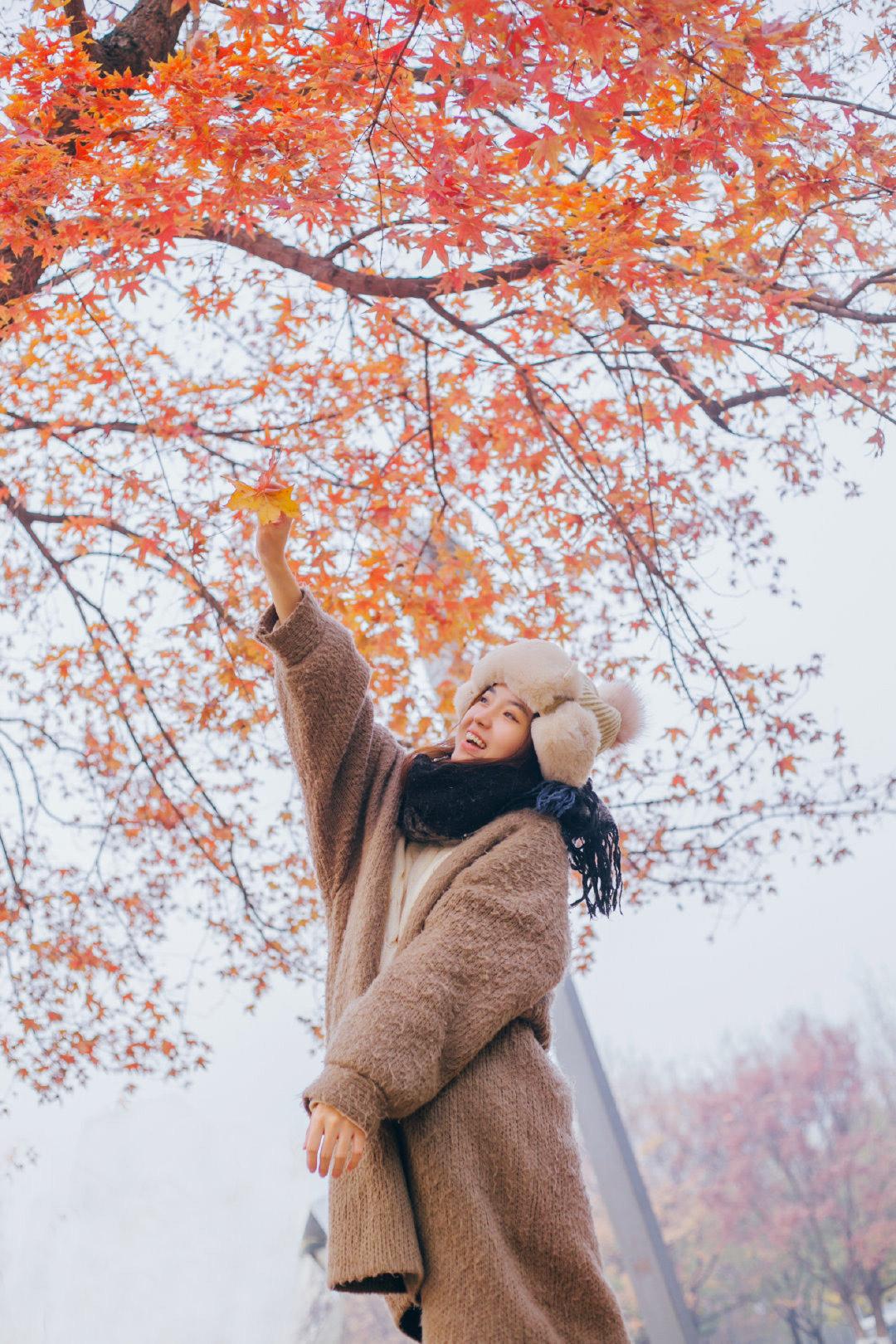 不比穿搭比姿势和技巧,让人像更显自然好看的7个拍法,值得一试