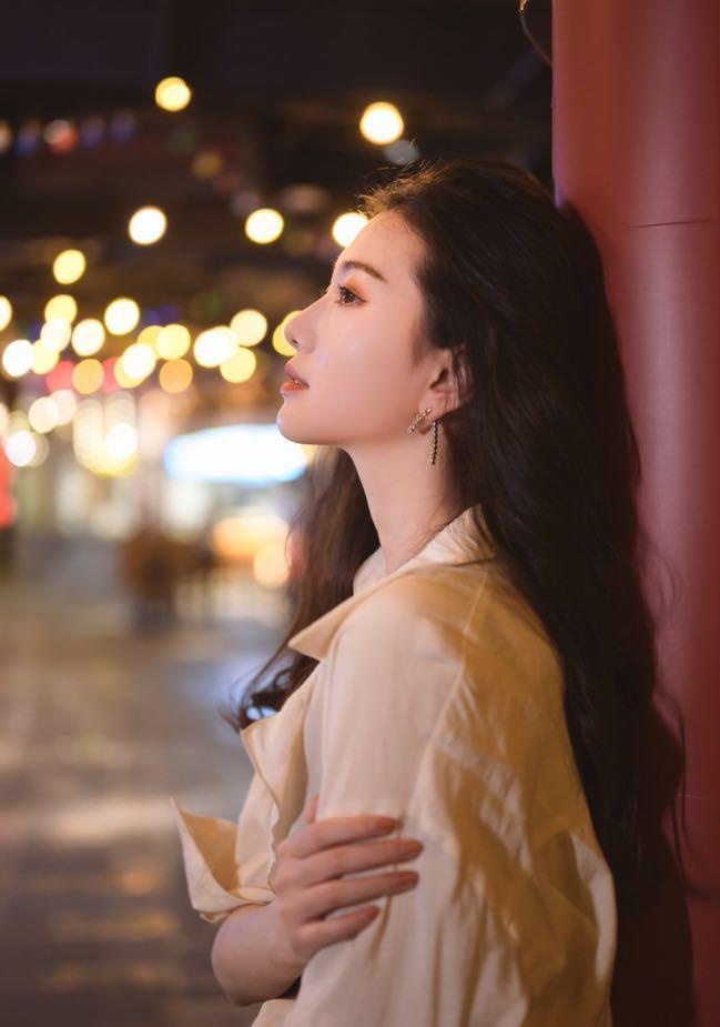 旅拍技巧:路边也想拍美照,不妨试试这8个拍照姿势