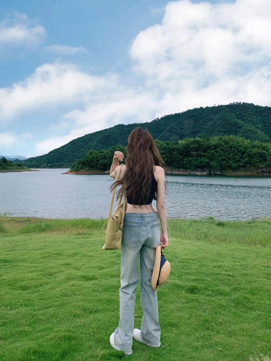 草地拍照,9个简单姿势,户外拍照自然好看、上镜出片