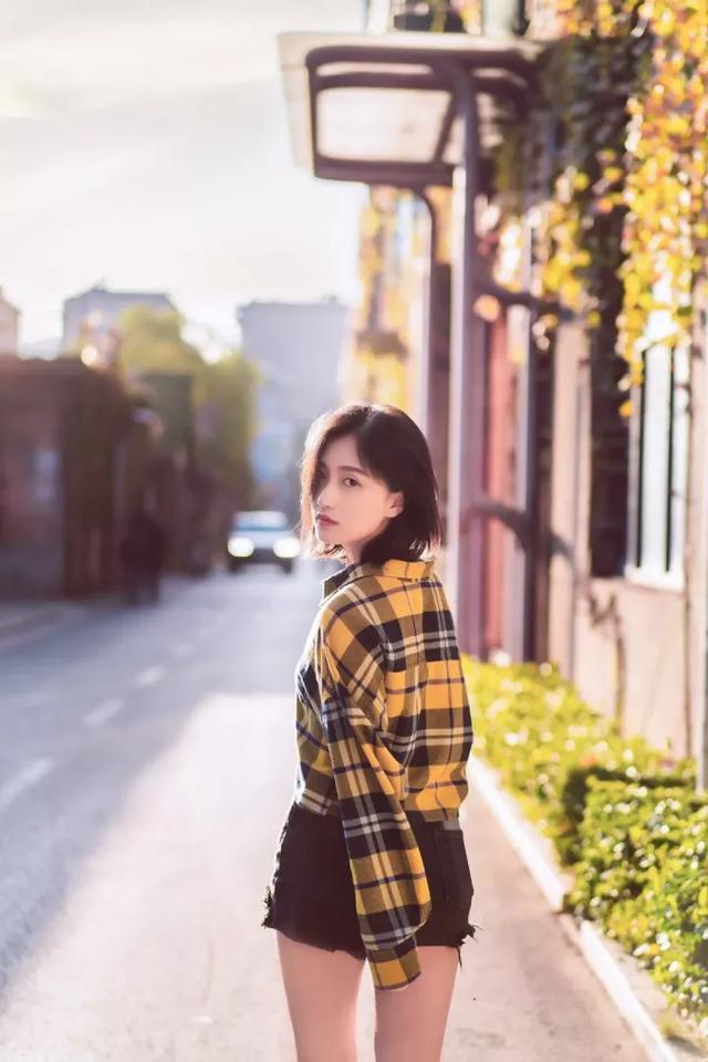 夏天拍照8个拍照姿势技巧,简单容易学,拍照很好看