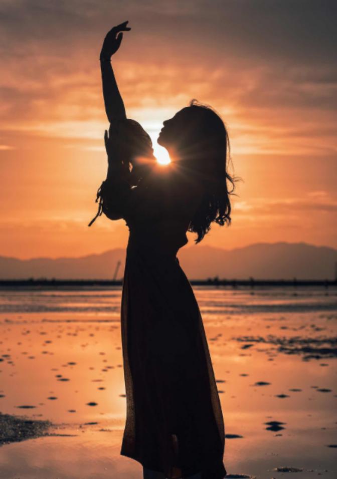 夏天拍照8个拍照姿势技巧,简单容易学,拍照很好看