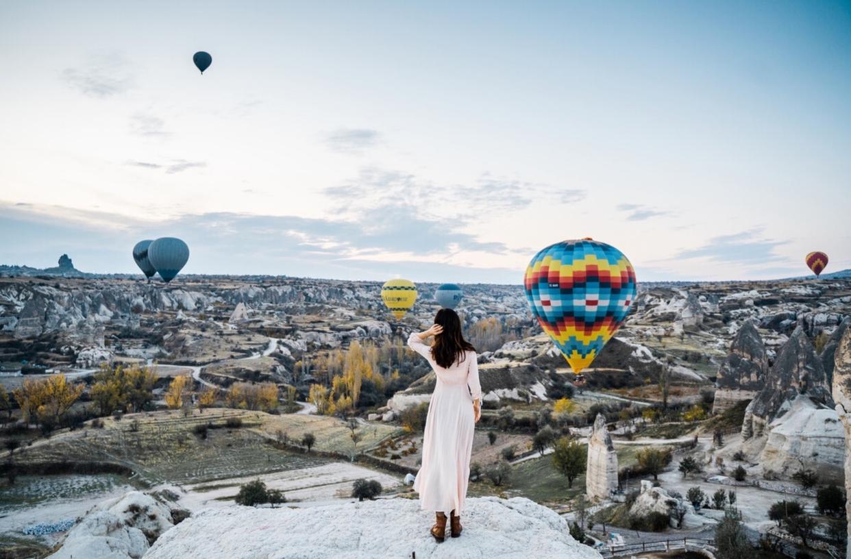 如何拍一张自然好看的照片?从表情再到姿势,这些技巧告诉你