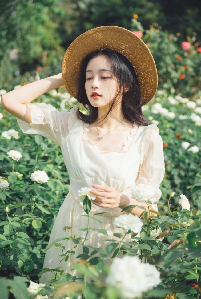 花丛拍摄人像照的7个通用姿势,学起来,怎么拍都好看