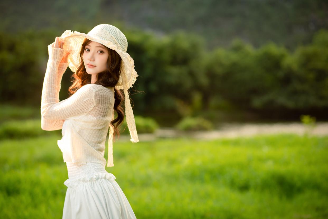 摄影师私藏的美女拍摄秘籍:从光线到姿势,全方位解析人像套路