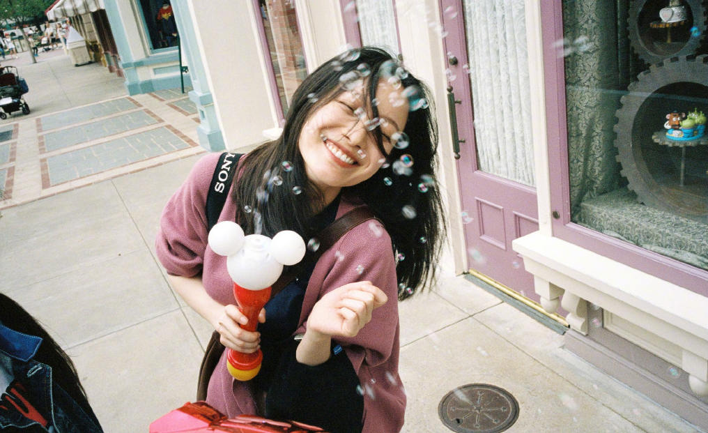 倪妮常用的10个旅行拍照姿势,这样做,拍照美出新高度