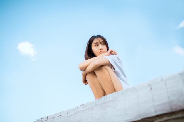 夏天旅行拍照:利用好拍照姿势、道具,拍出夏日好看少女照