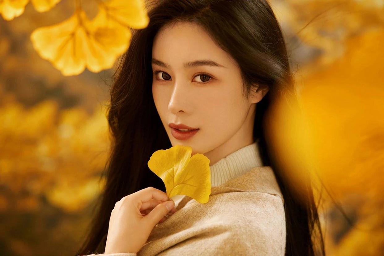 秋天银杏拍照,9个姿势,拍照优雅漂亮又高级,氛围感满满