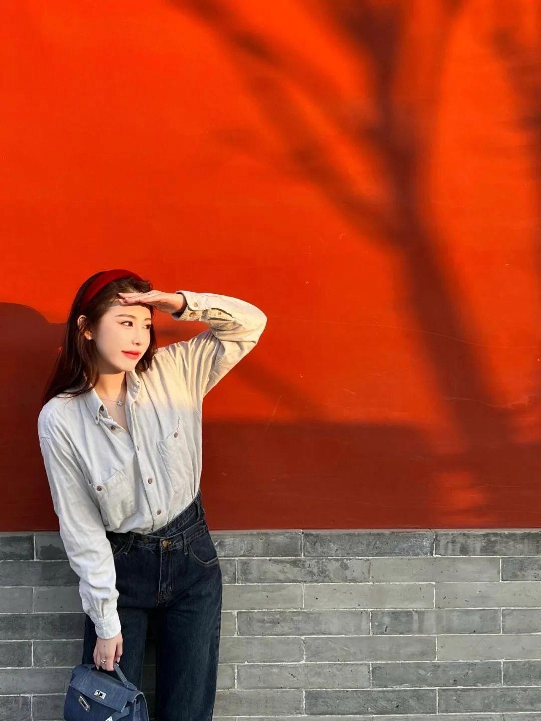 避开人群,红墙拍照美翻啦,试试这几个拍照姿势技巧吧