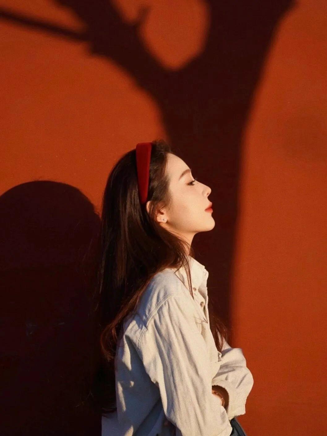 避开人群,红墙拍照美翻啦,试试这几个拍照姿势技巧吧