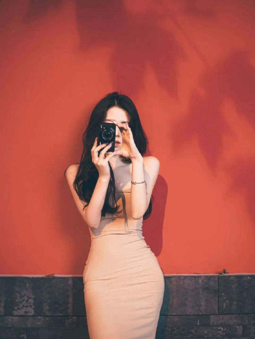 避开人群,红墙拍照美翻啦,试试这几个拍照姿势技巧吧