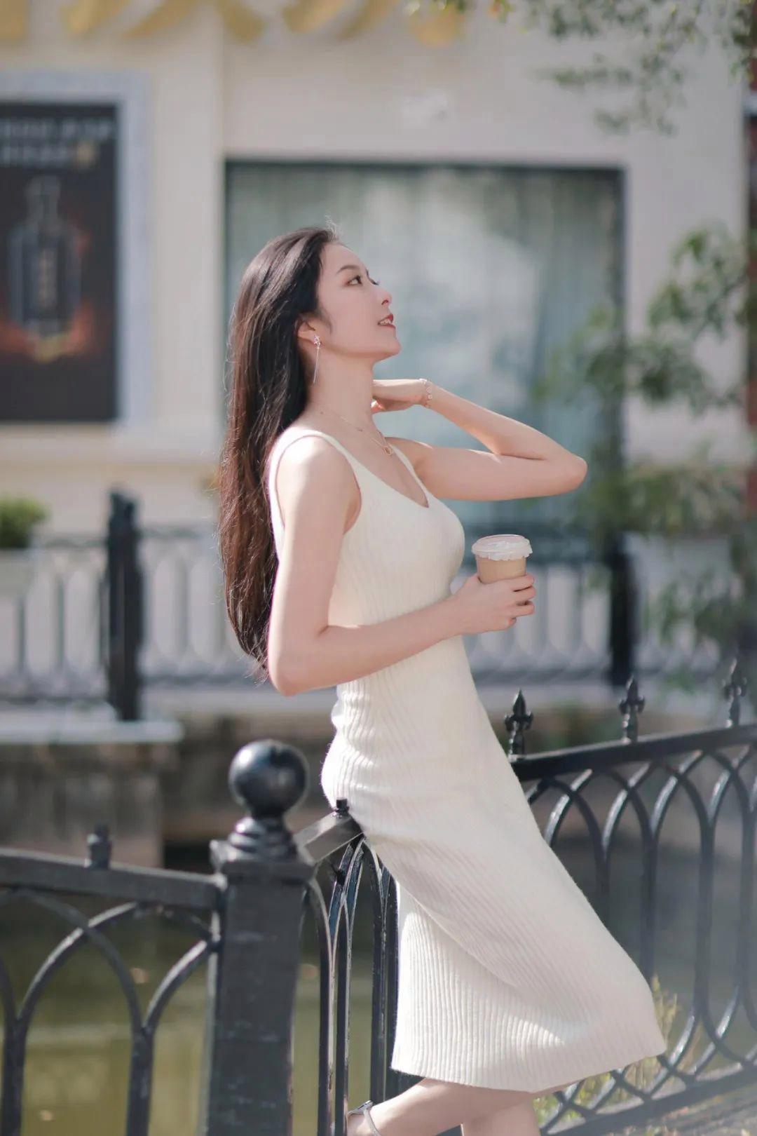 穿裙子街边拍照,10个姿势,拍照温柔有气质,时尚又漂亮