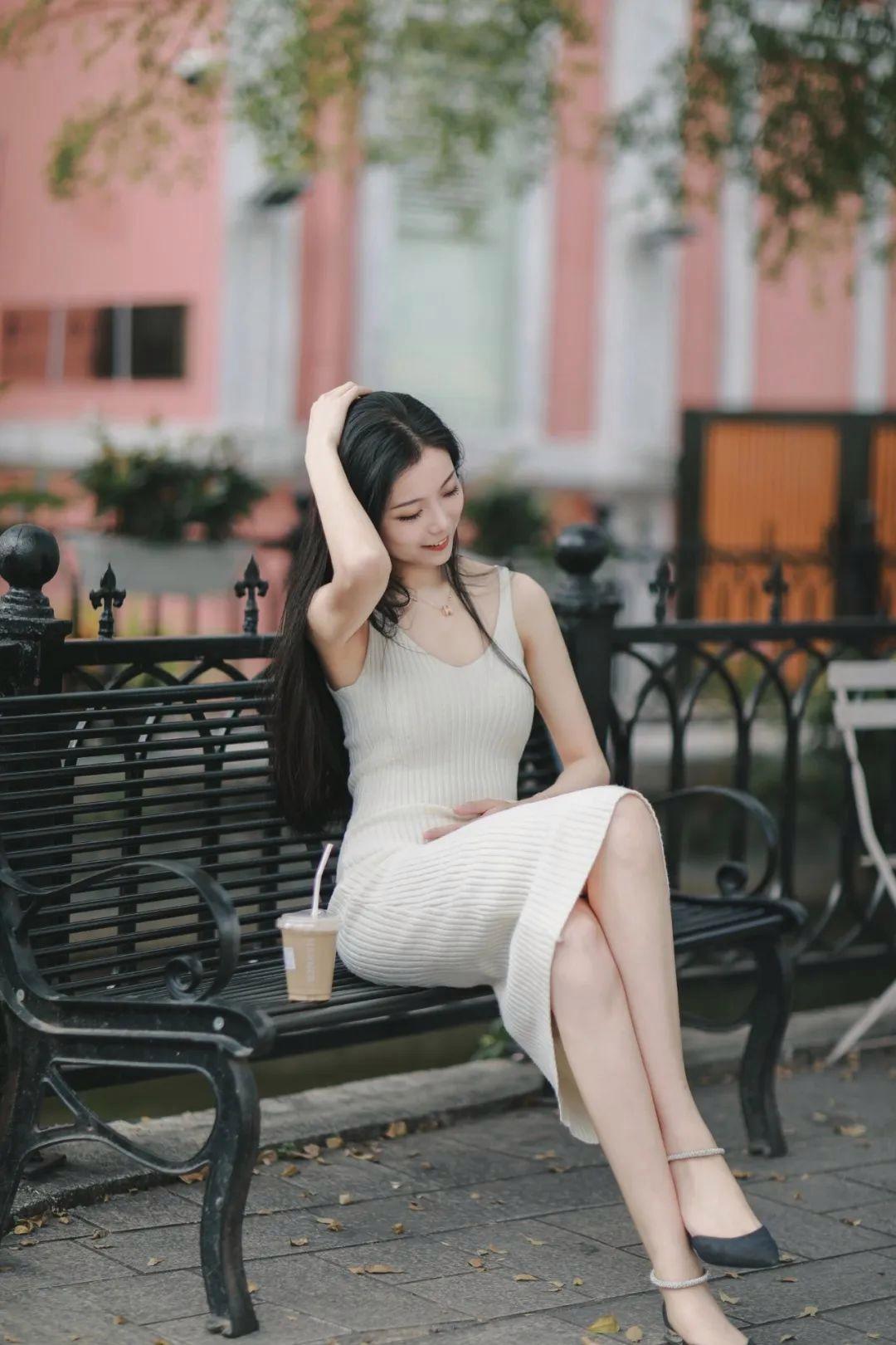 穿裙子街边拍照,10个姿势,拍照温柔有气质,时尚又漂亮