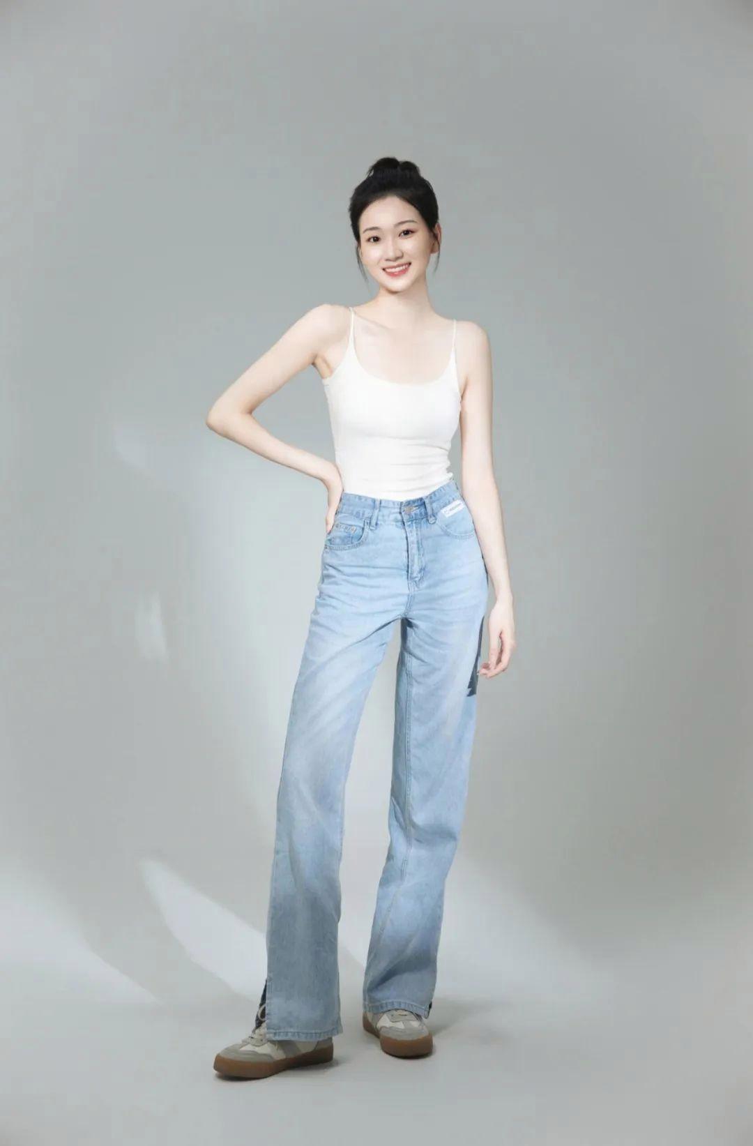 在家就能拍,一面白墙一张凳子,写真拍照干净自然又好看