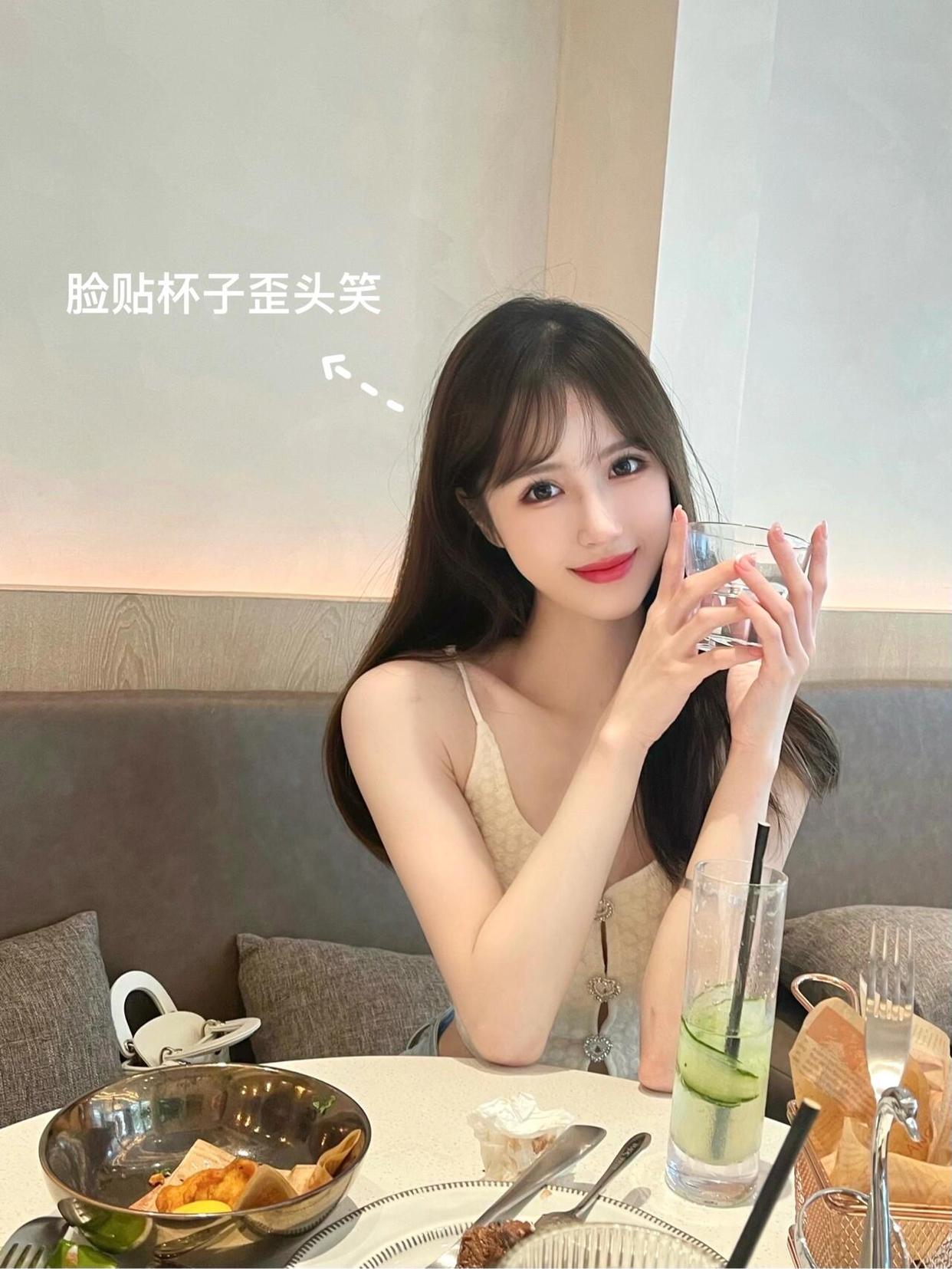 餐桌摆拍姿势,7个pose超实用,简单好看很出片