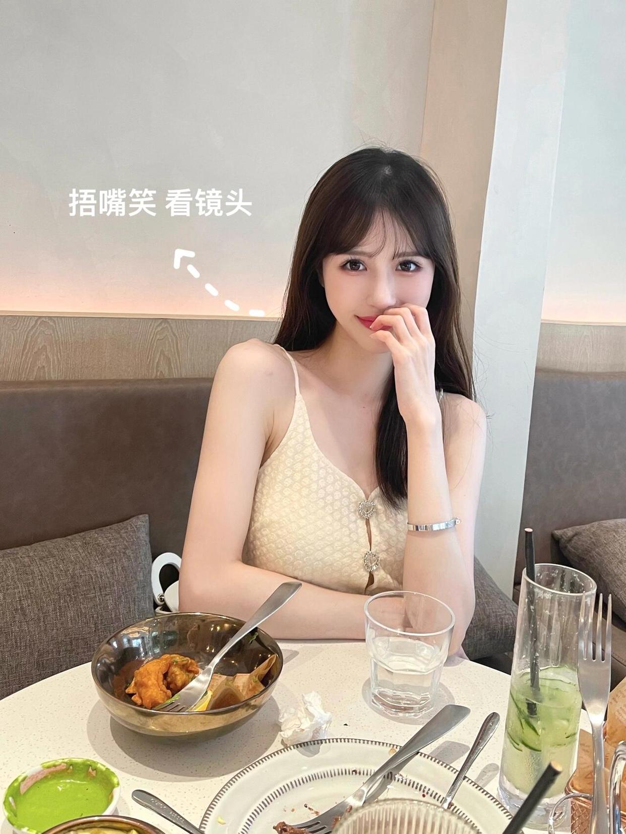 餐桌摆拍姿势,7个pose超实用,简单好看很出片