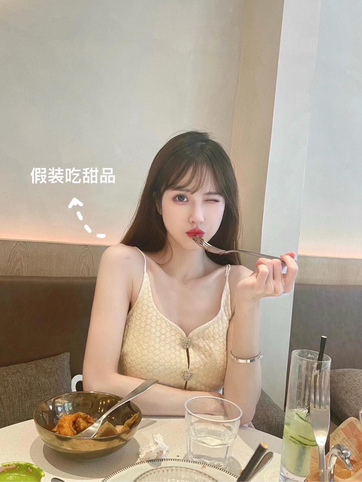 餐桌摆拍姿势,7个pose超实用,简单好看很出片