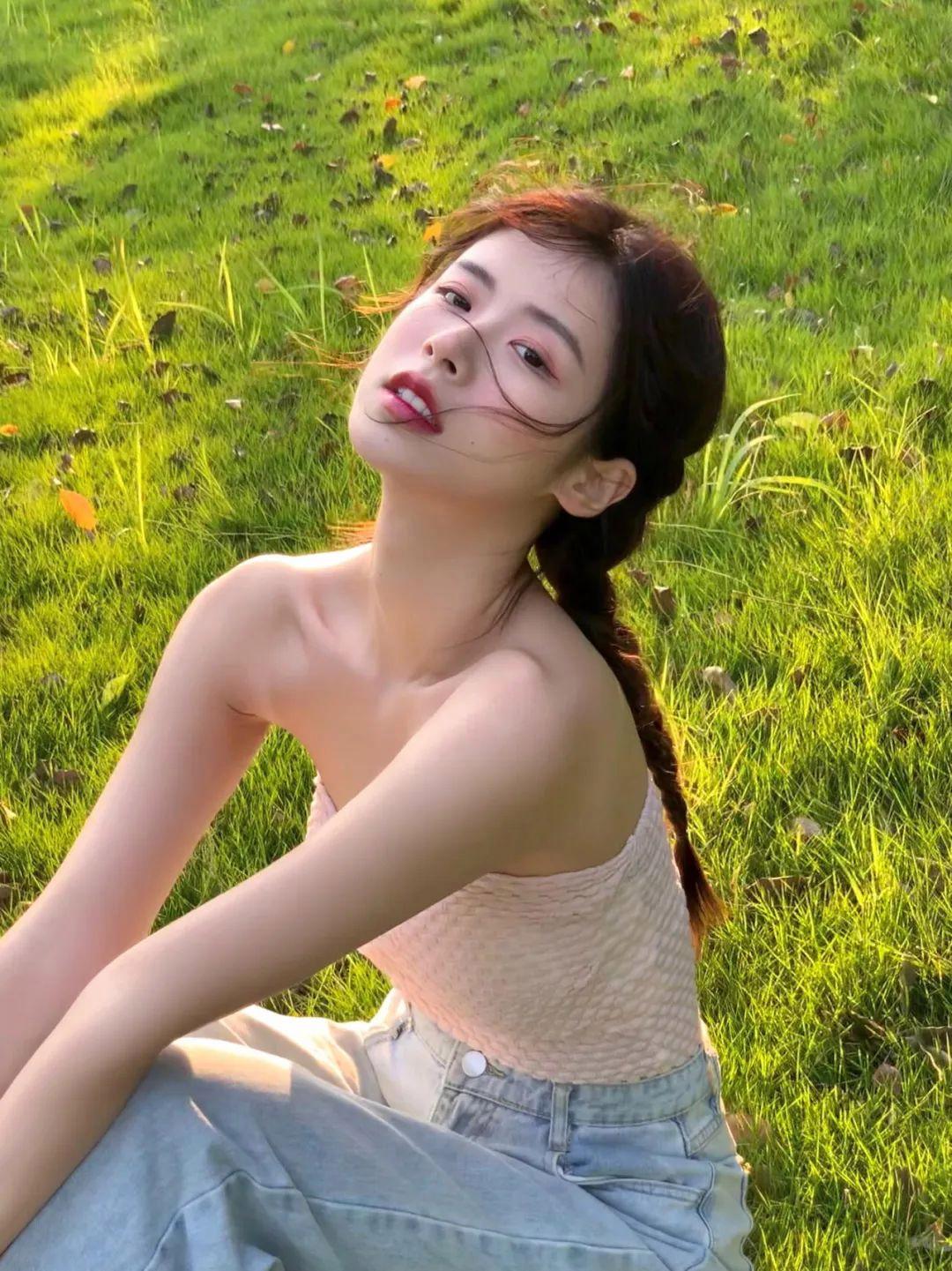 草坪拍照姿势,9个技巧,漂亮身材好,绝美又自然