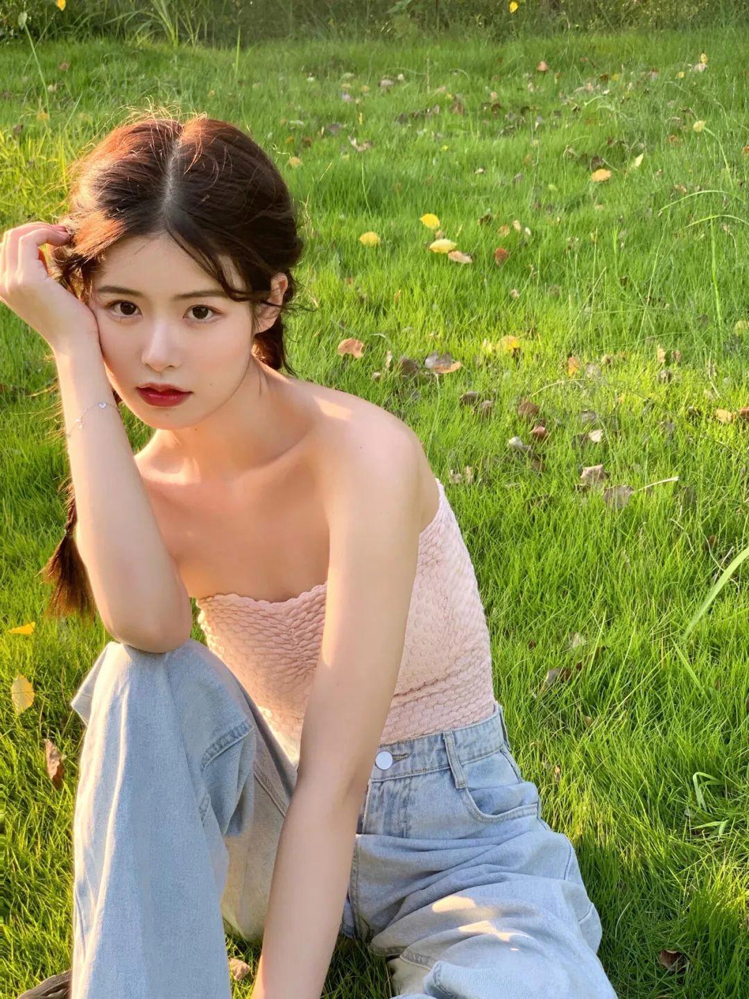 草坪拍照姿势,9个技巧,漂亮身材好,绝美又自然