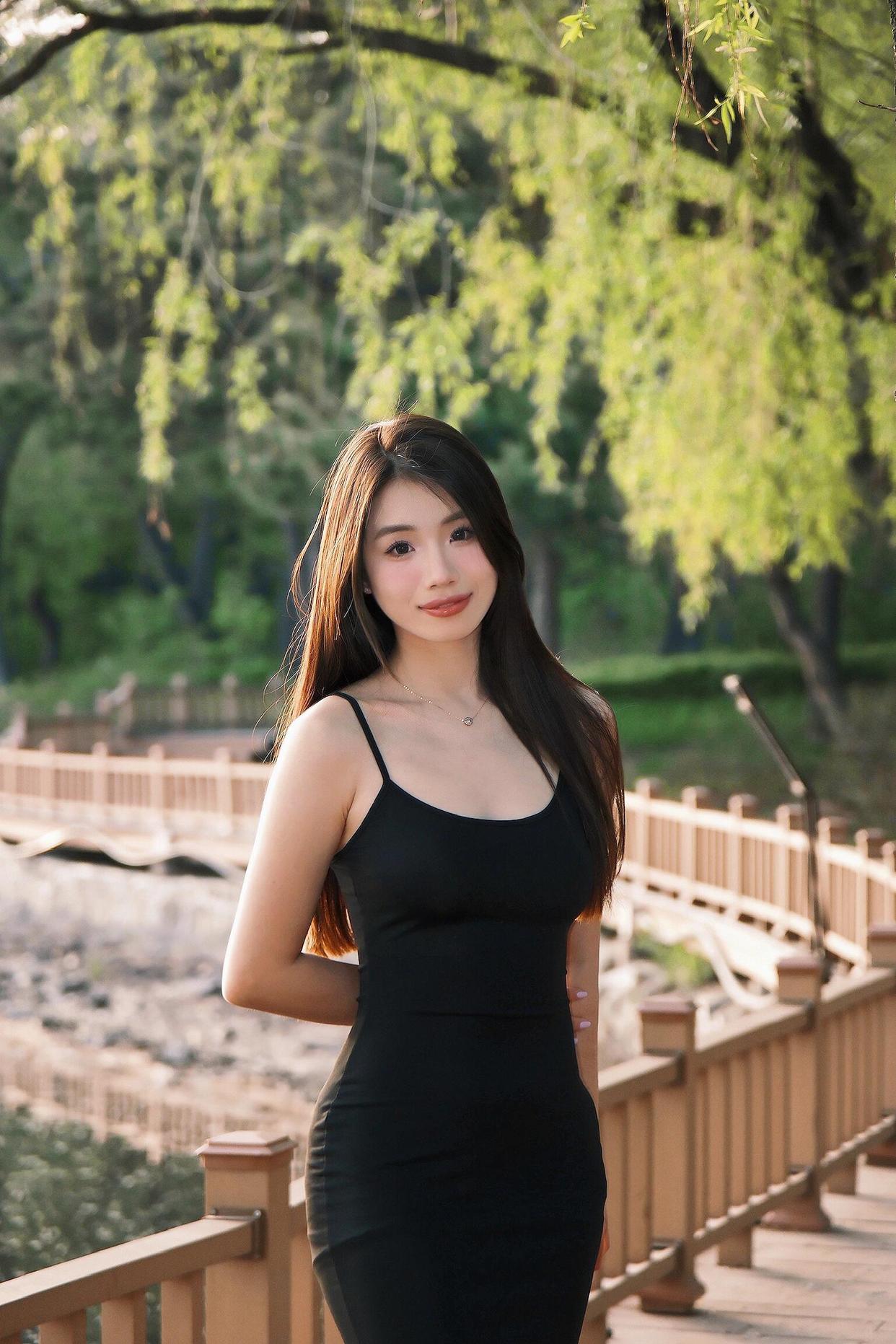 长裙拍照,这些动作可以学,姓感漂亮,拍出大长腿、好身材