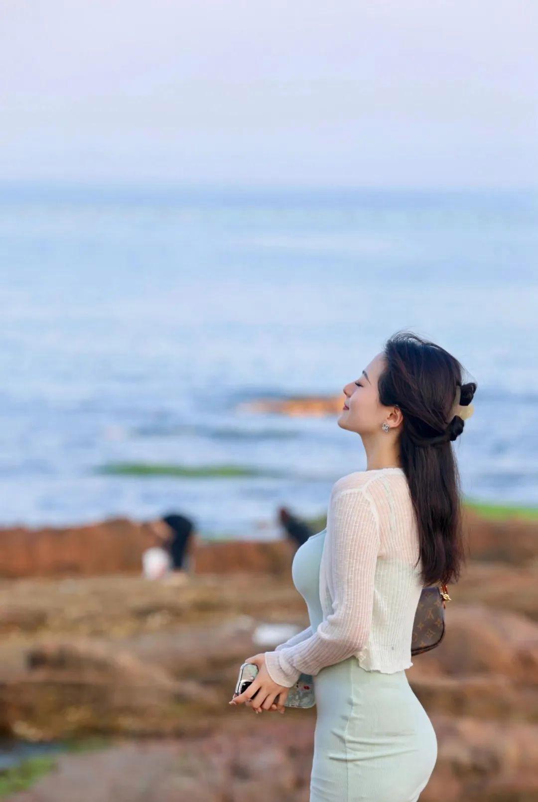 海边裙子拍照,10个姿势,好看又好拍,气质显身材