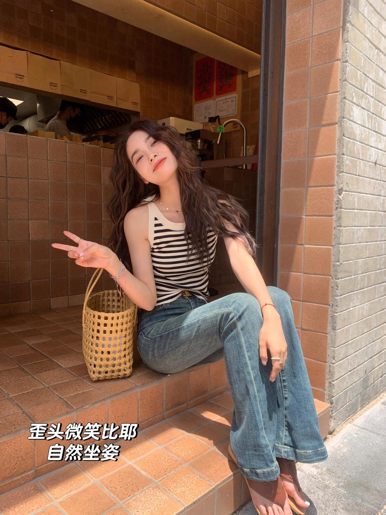 坐着拍照不尴尬,7个拍照姿势,好看万能又有氛围感