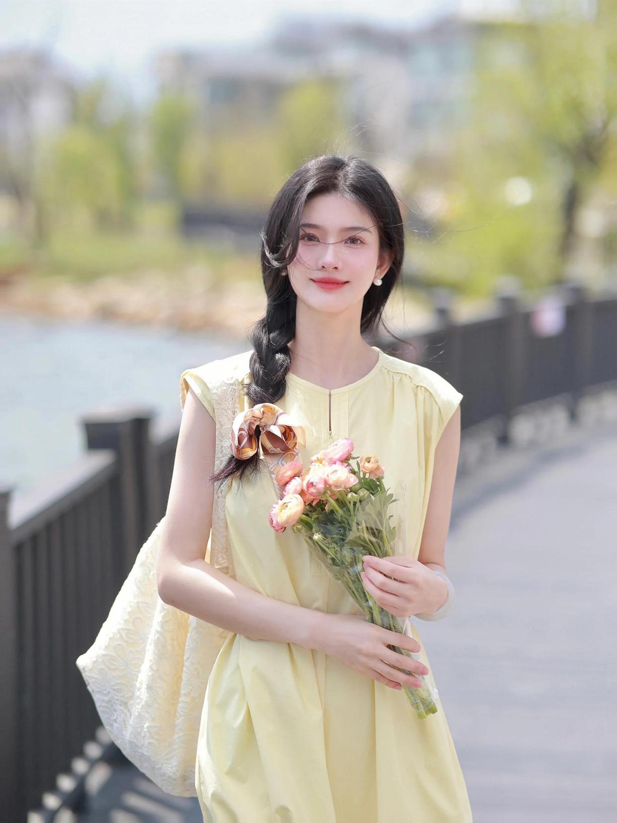 8个手部姿势,气质温婉很好看,日常拍照也不会尴尬