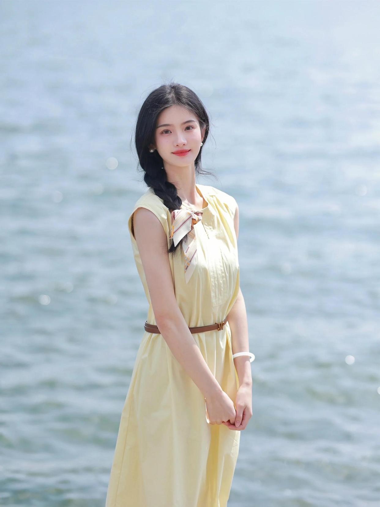 8个手部姿势,气质温婉很好看,日常拍照也不会尴尬