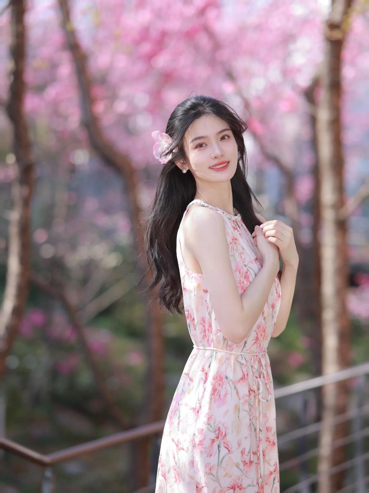 8个手部姿势,气质温婉很好看,日常拍照也不会尴尬