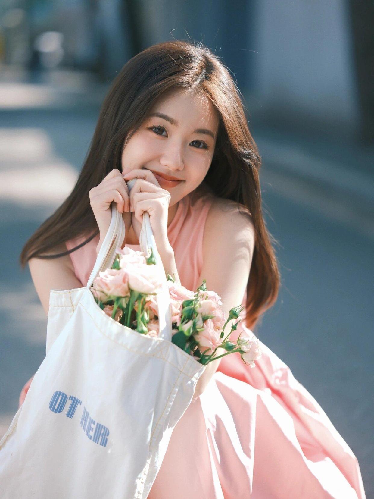 手拿花拍照,掌握几个拍照技巧,手拿花轻松拍美照