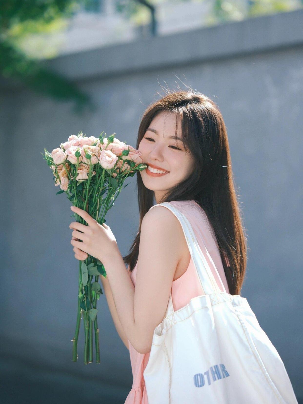 手拿花拍照,掌握几个拍照技巧,手拿花轻松拍美照