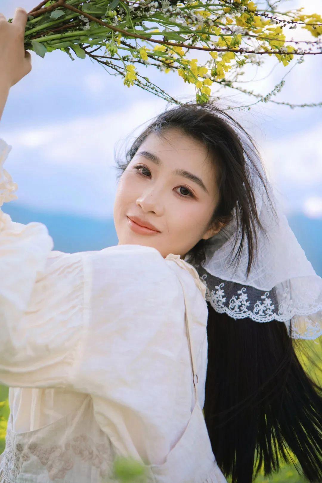 春天油菜花拍照技巧,光线、构图、焦距,学起来拍照很好看