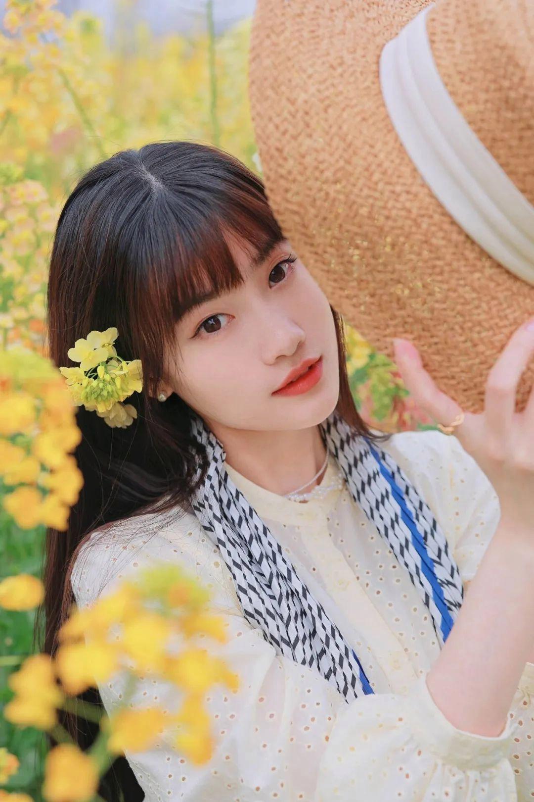 春天油菜花拍照技巧,光线、构图、焦距,学起来拍照很好看