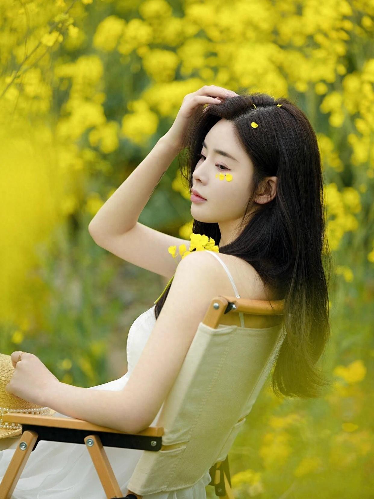 14个油菜花拍照姿势,油菜花这样拍,好看又有氛围感