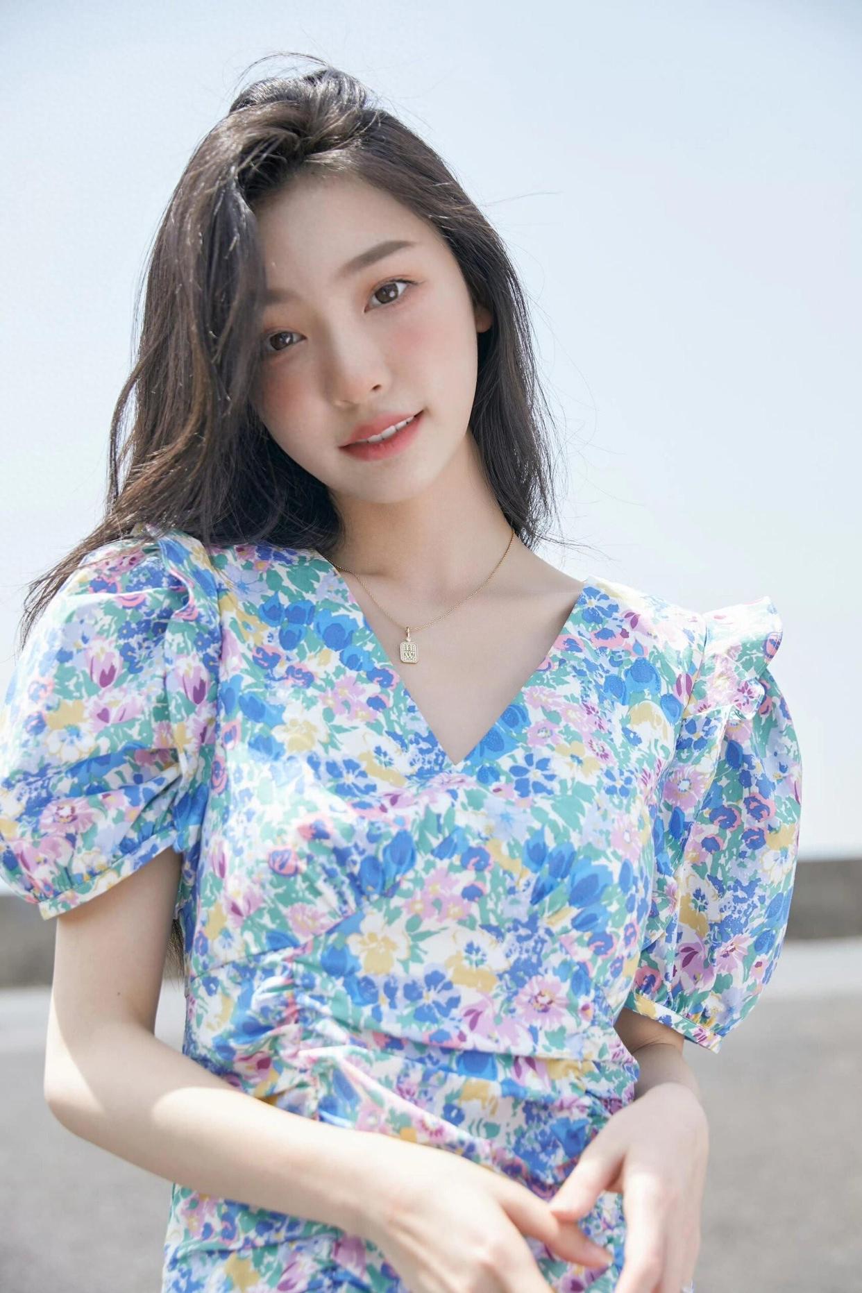 跟着易梦玲学拍照,9个拍照姿势,轻松get好看照片