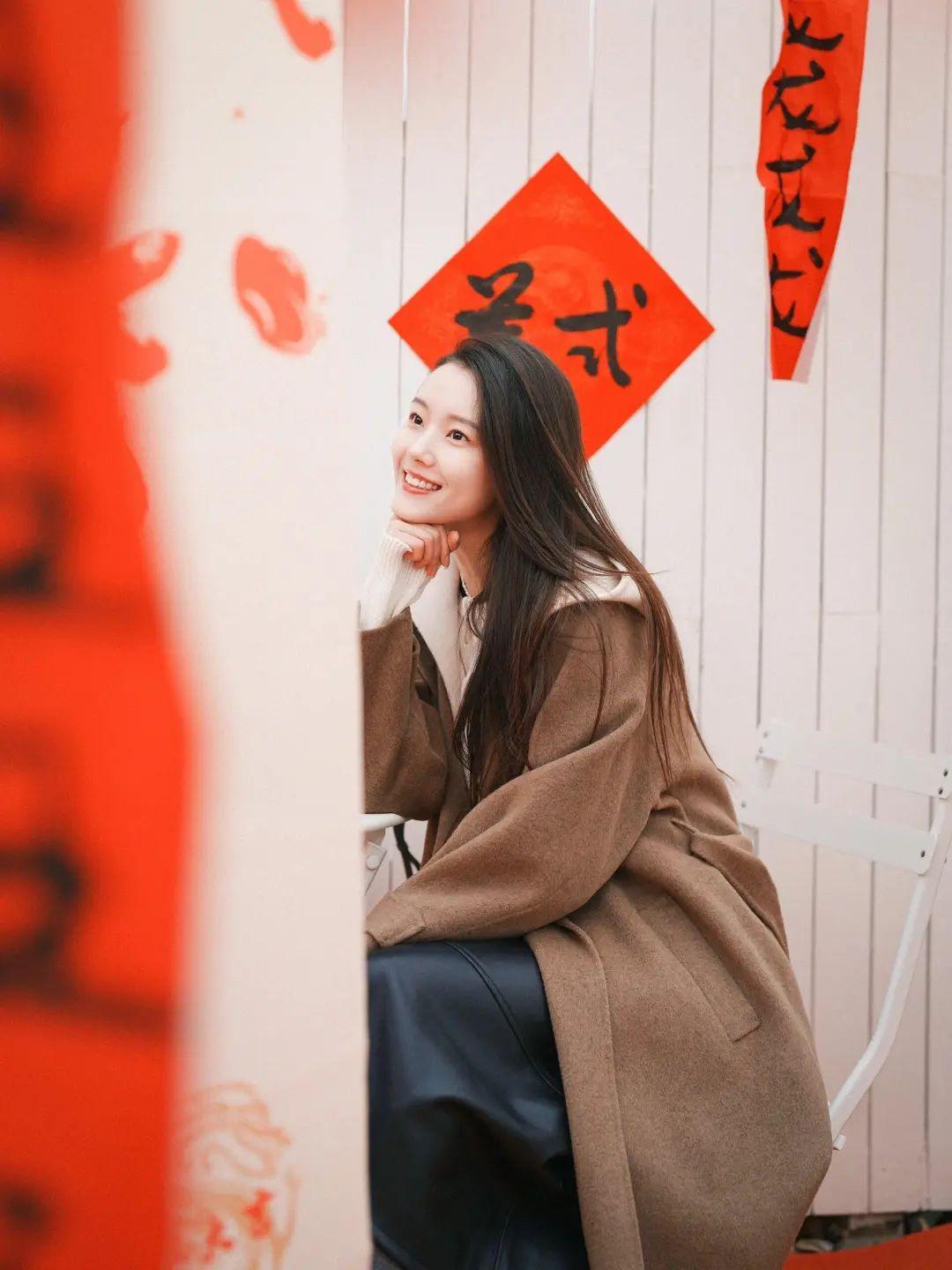 过年拍照,8个拍照姿势,简约好看,拍出新年氛围感