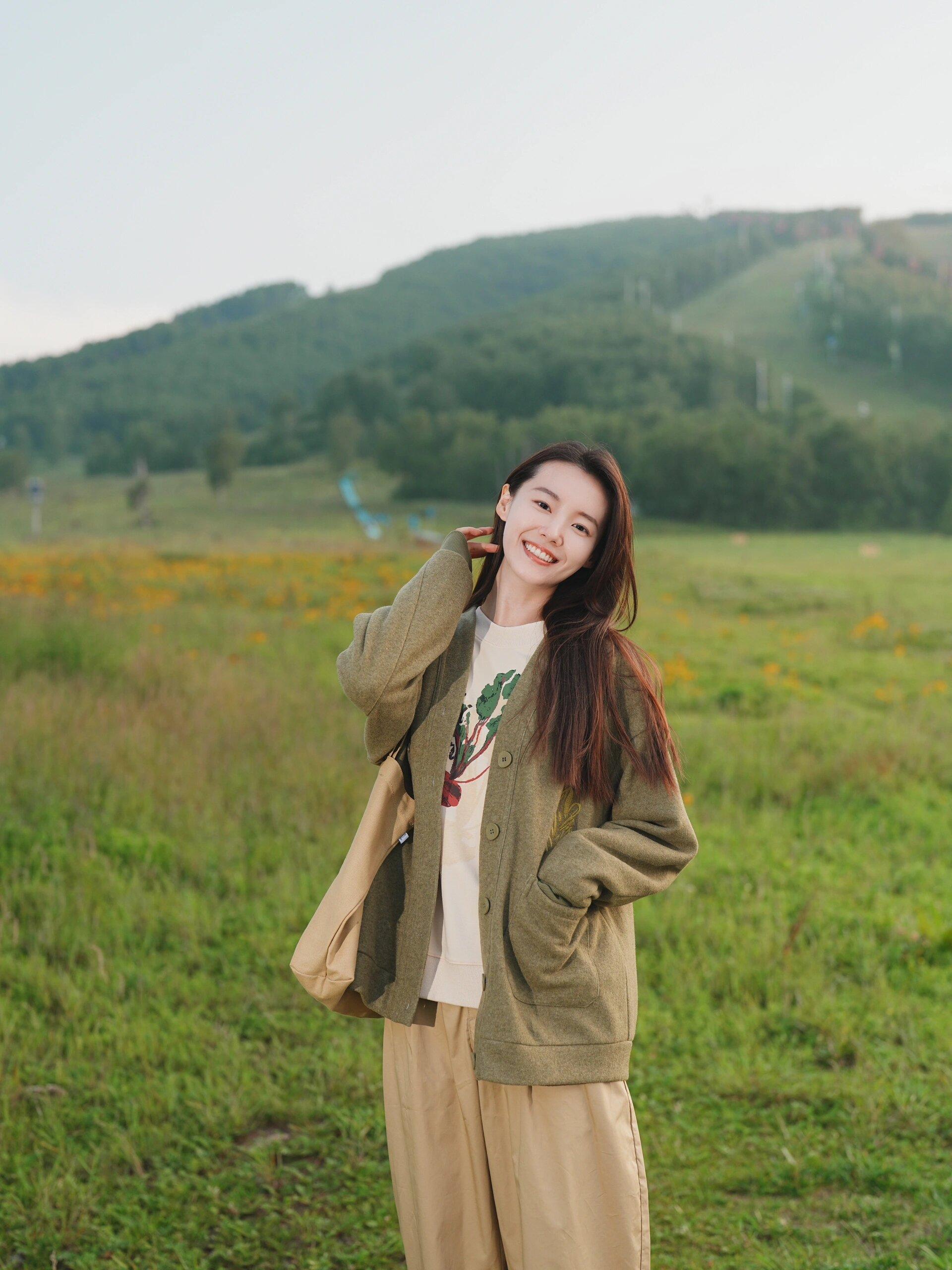 单人拍照姿势,学好这8个,一个人随便拍都美美的