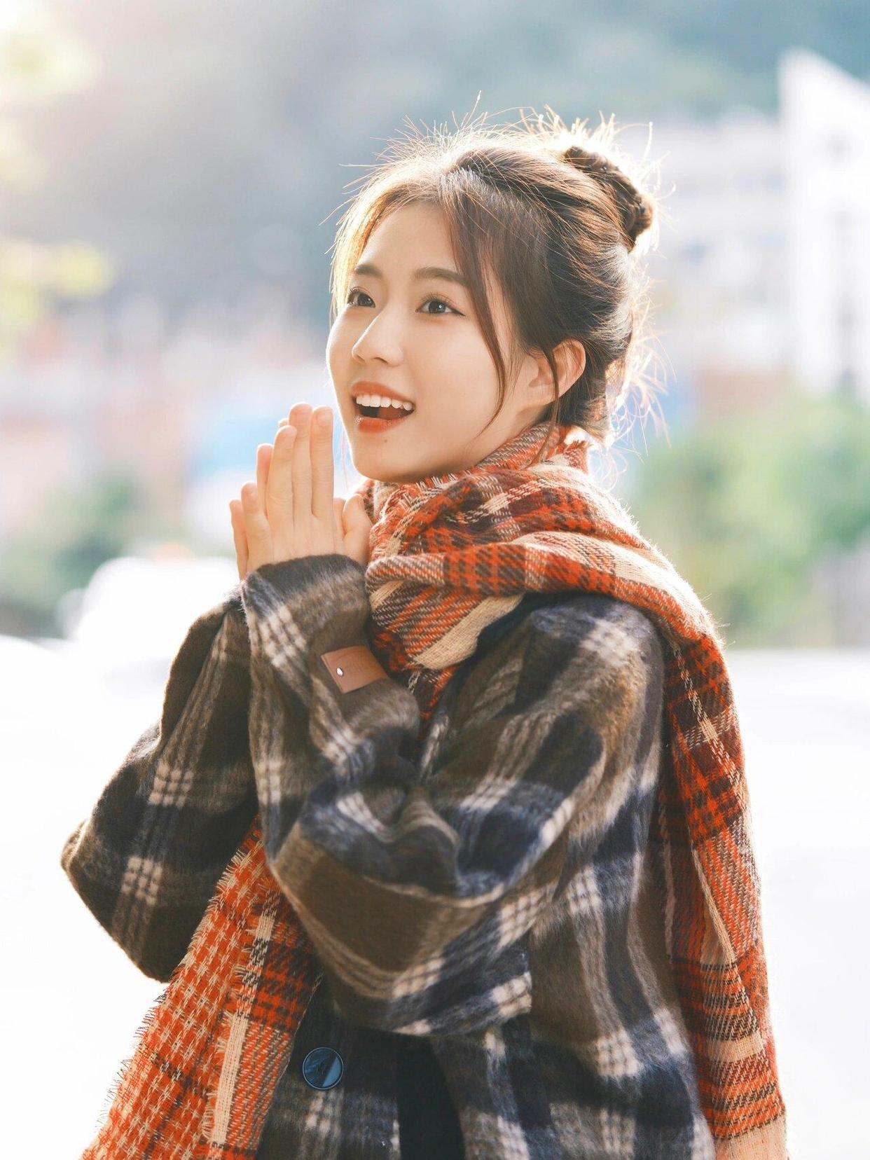 冬天拍照,7个拍照姿势可以学,这样拍照氛围感满满