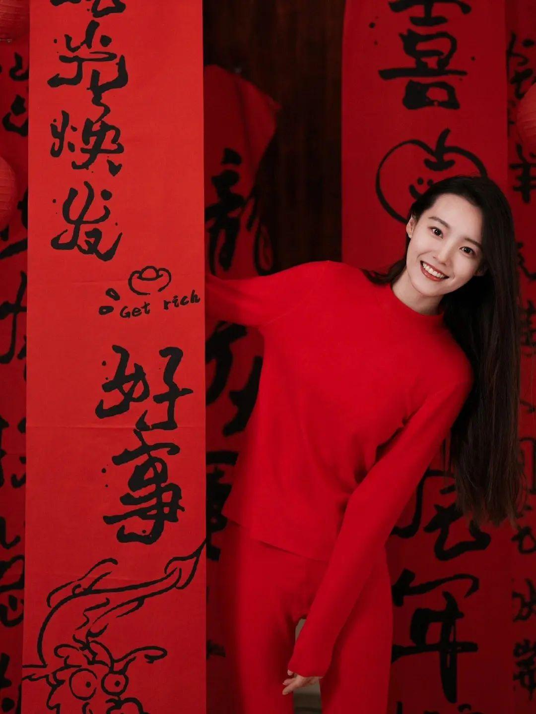 过年拍照,8个拍照姿势,简约好看,拍出新年氛围感