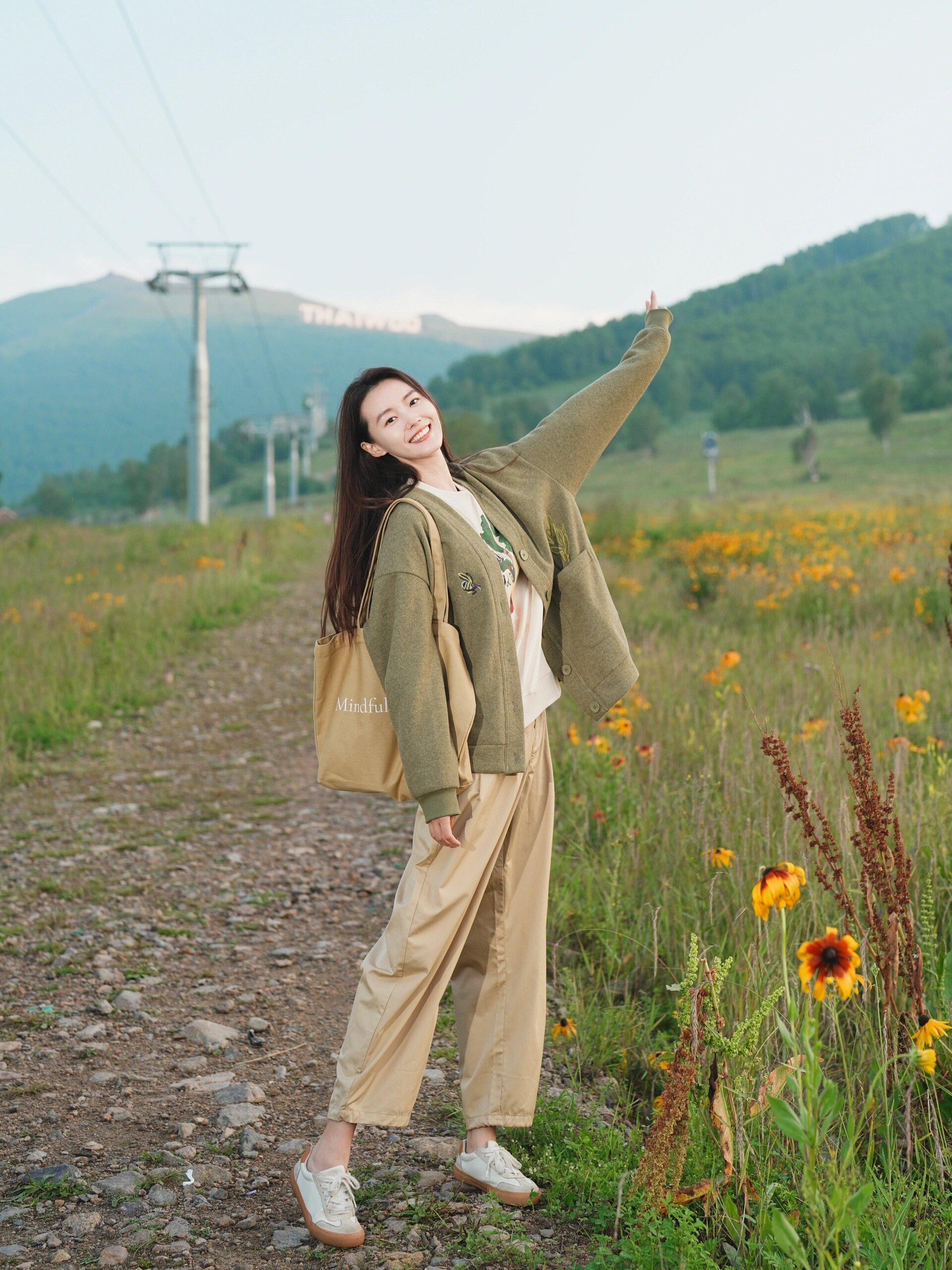 单人拍照姿势,学好这8个,一个人随便拍都美美的