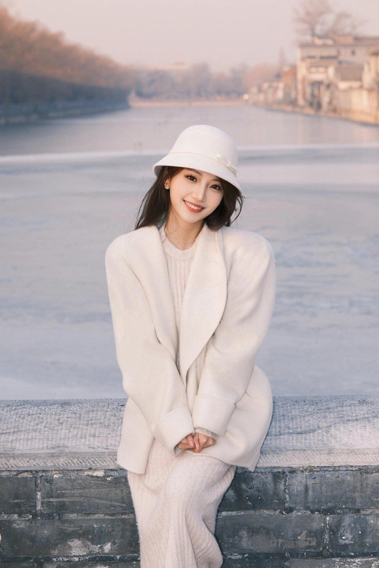 冬天拍照,7个拍照姿势可以学,这样拍照氛围感满满