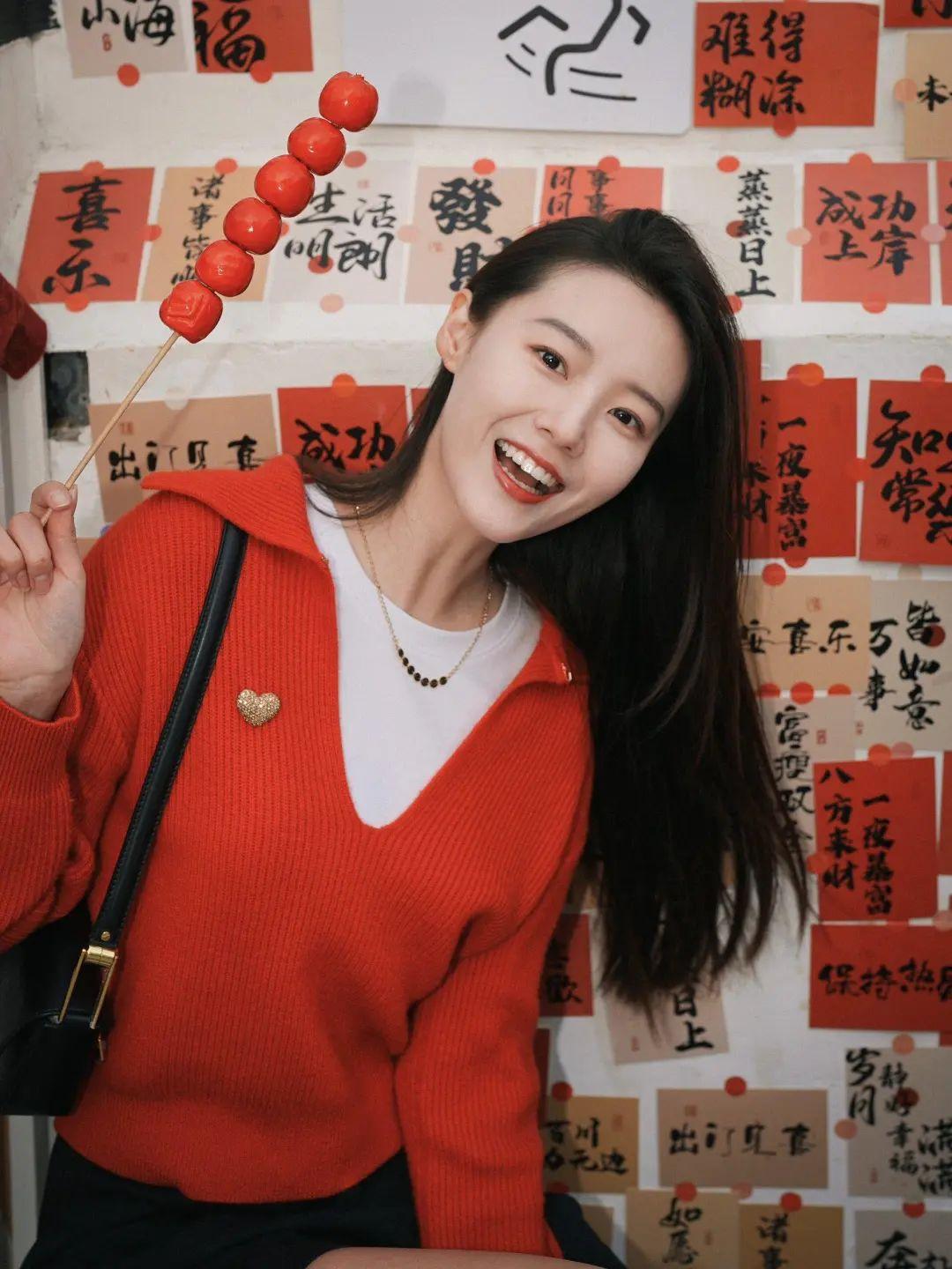 过年拍照,8个拍照姿势,简约好看,拍出新年氛围感